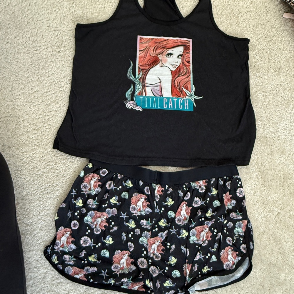 Disney Little Mermaid Ariel Women’s Large Pajamas Shorts And Shirt Set